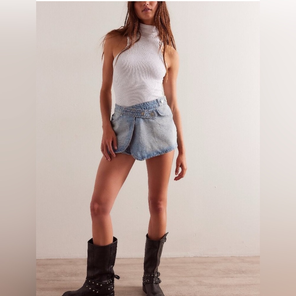 We The Free X Free People Maxine Denim Skort in Powder Blue ~ Size 32 ~ NWT